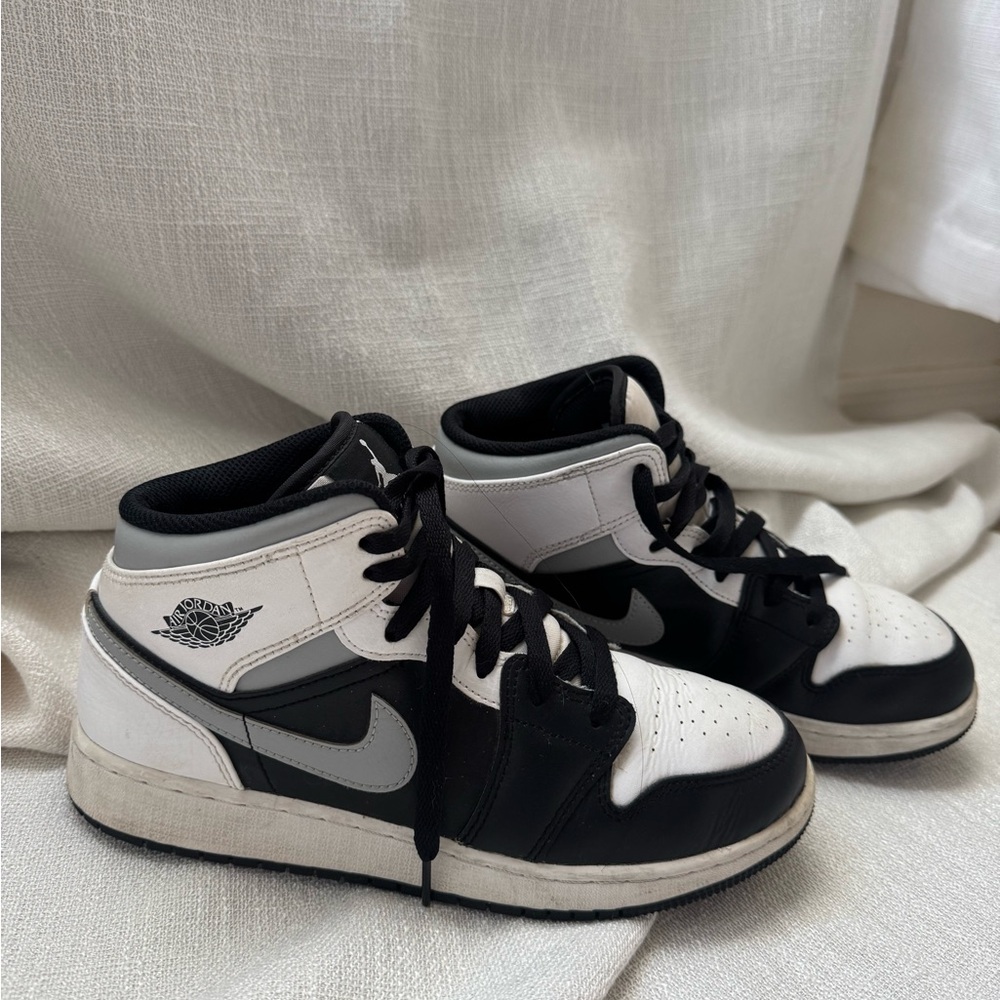 Nike Women's Black and White Sneakers